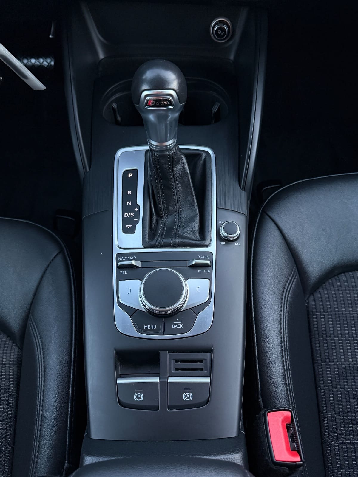 Audi A3 Sedan, foto 14 nga 16