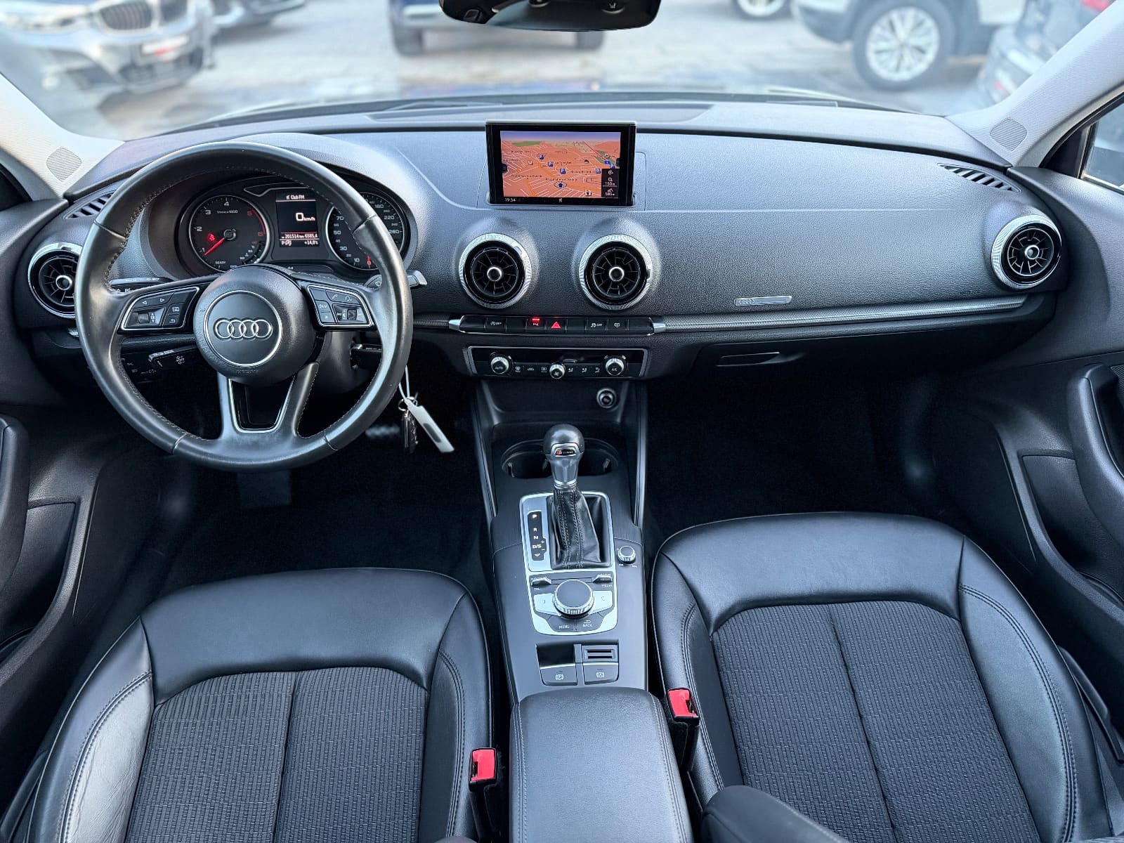 Audi A3 Sedan, foto 13 nga 16