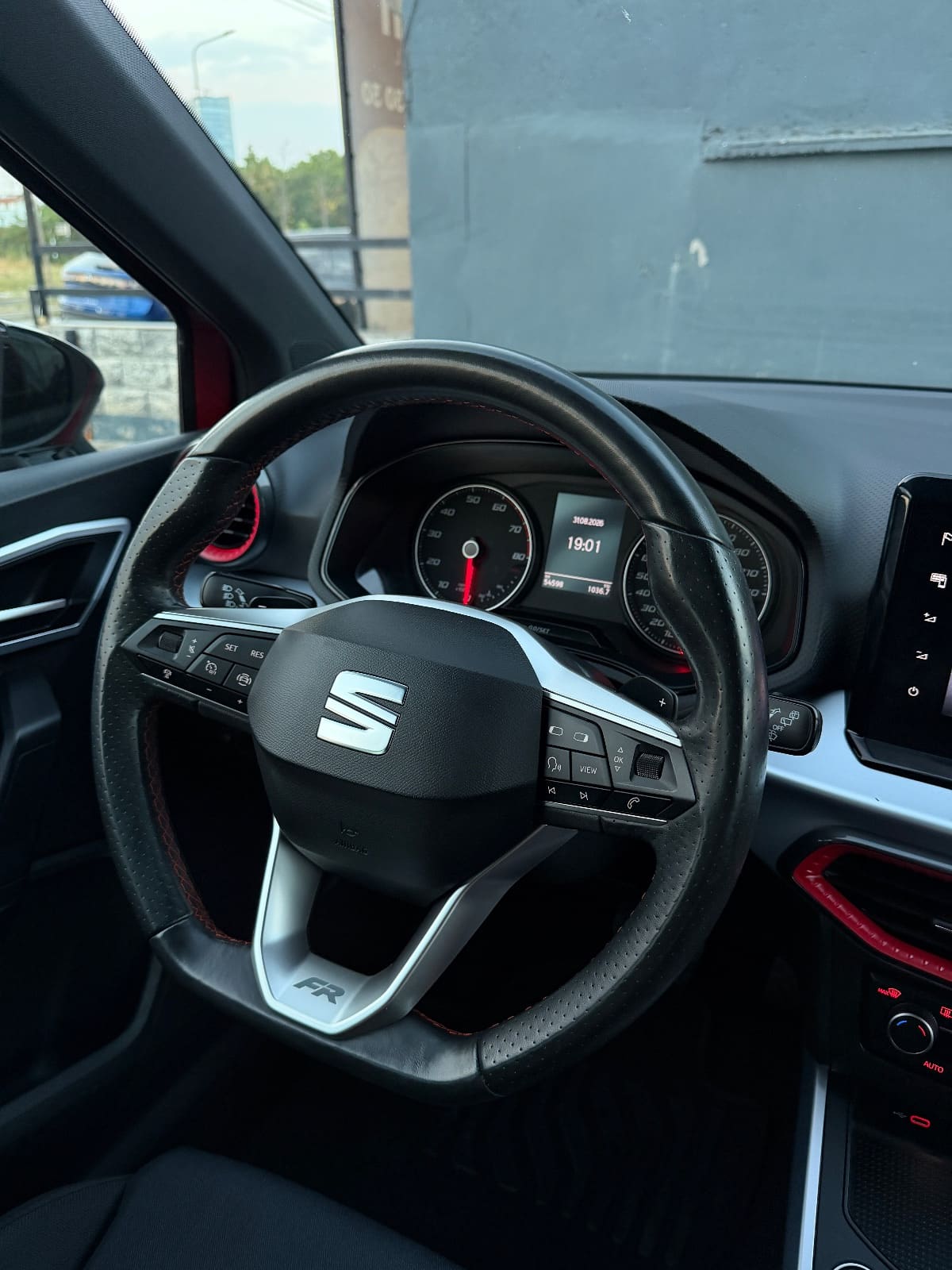 SEAT Arona 1.0 Tsi FR, foto 17 nga 23