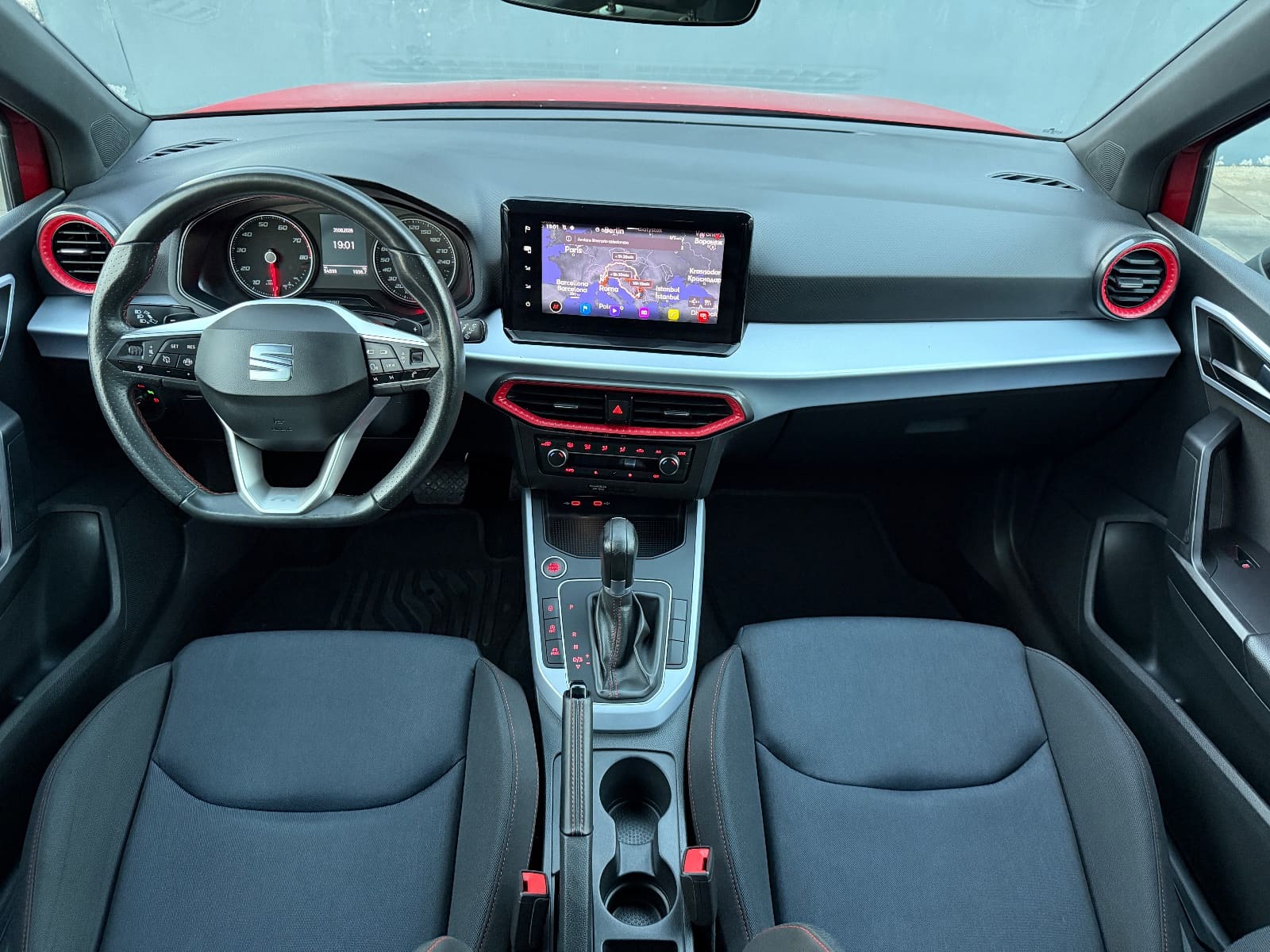 SEAT Arona 1.0 Tsi FR, foto 15 nga 23