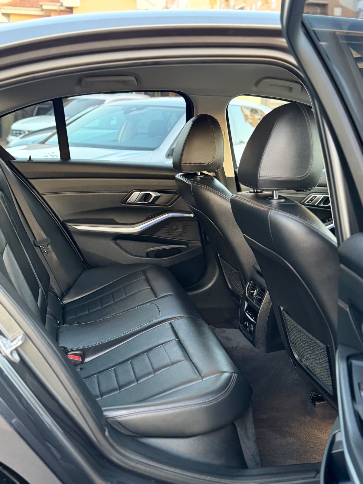 BMW 318d, foto 8 nga 14