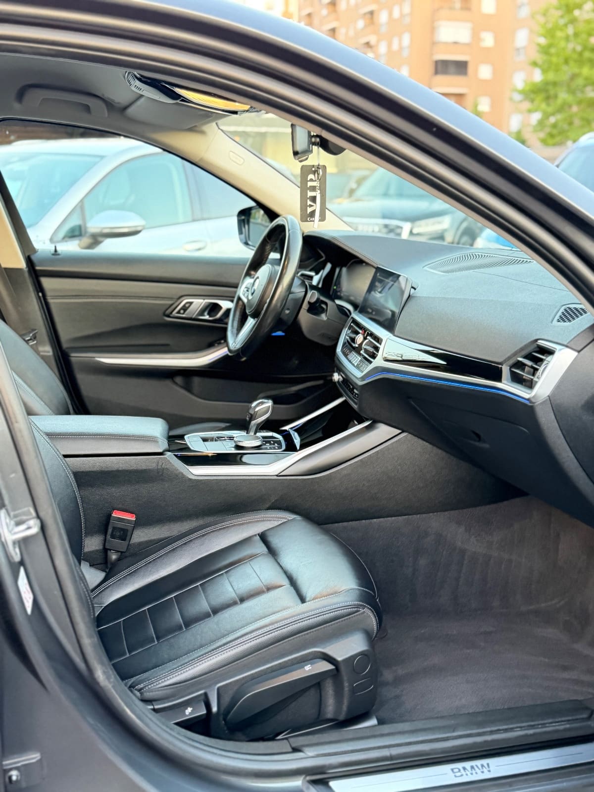 BMW 318d, foto 9 nga 14