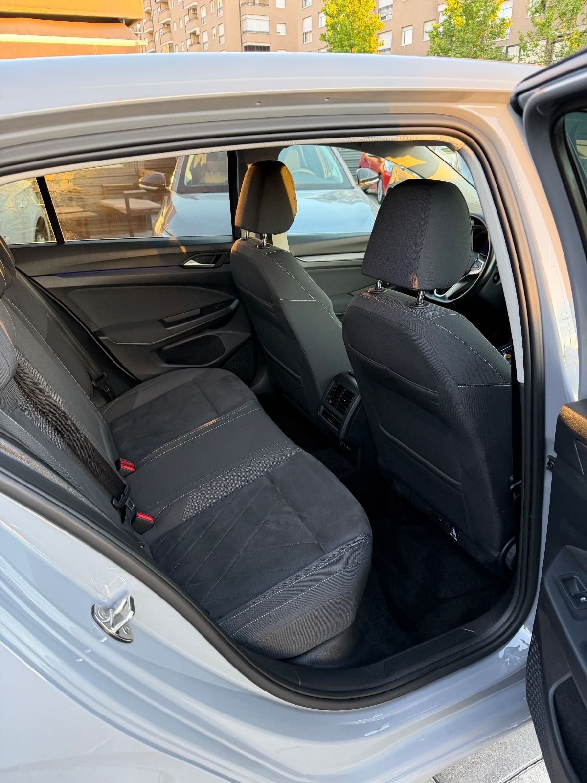Volkswagen Golf 8 2.0 TDI Style DSG, foto 13 nga 19