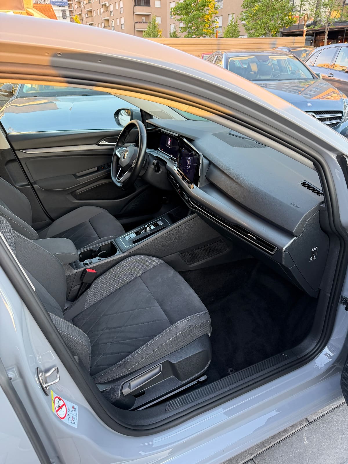 Volkswagen Golf 8 2.0 TDI Style DSG, foto 14 nga 19
