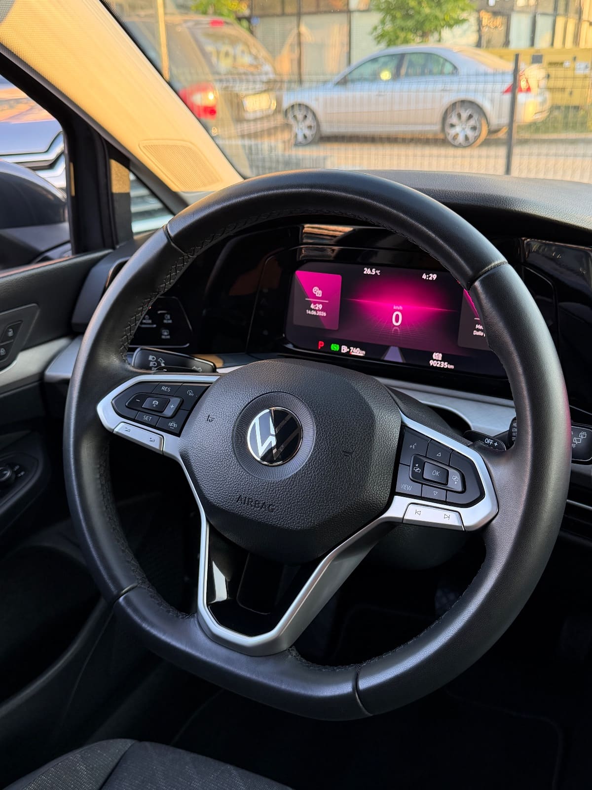 Volkswagen Golf 8 2.0 TDI Life, foto 17 nga 25