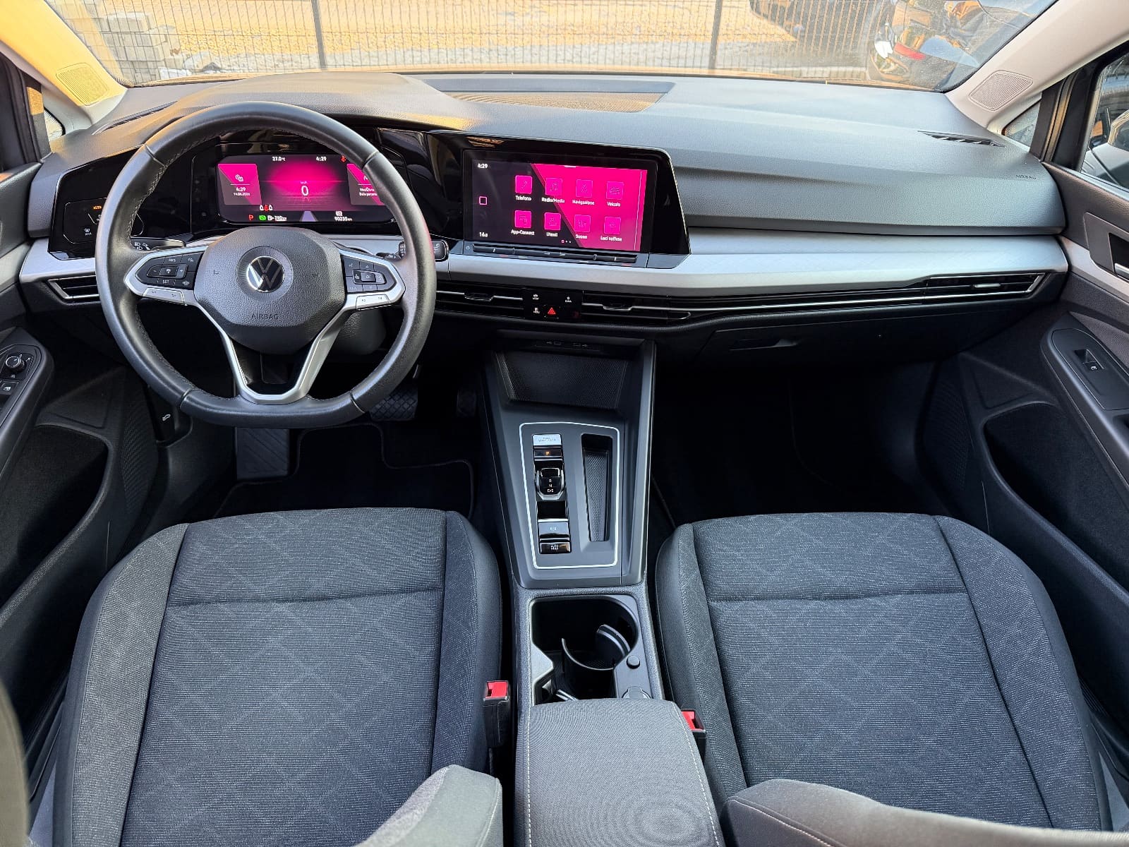 Volkswagen Golf 8 2.0 TDI Life, foto 15 nga 25
