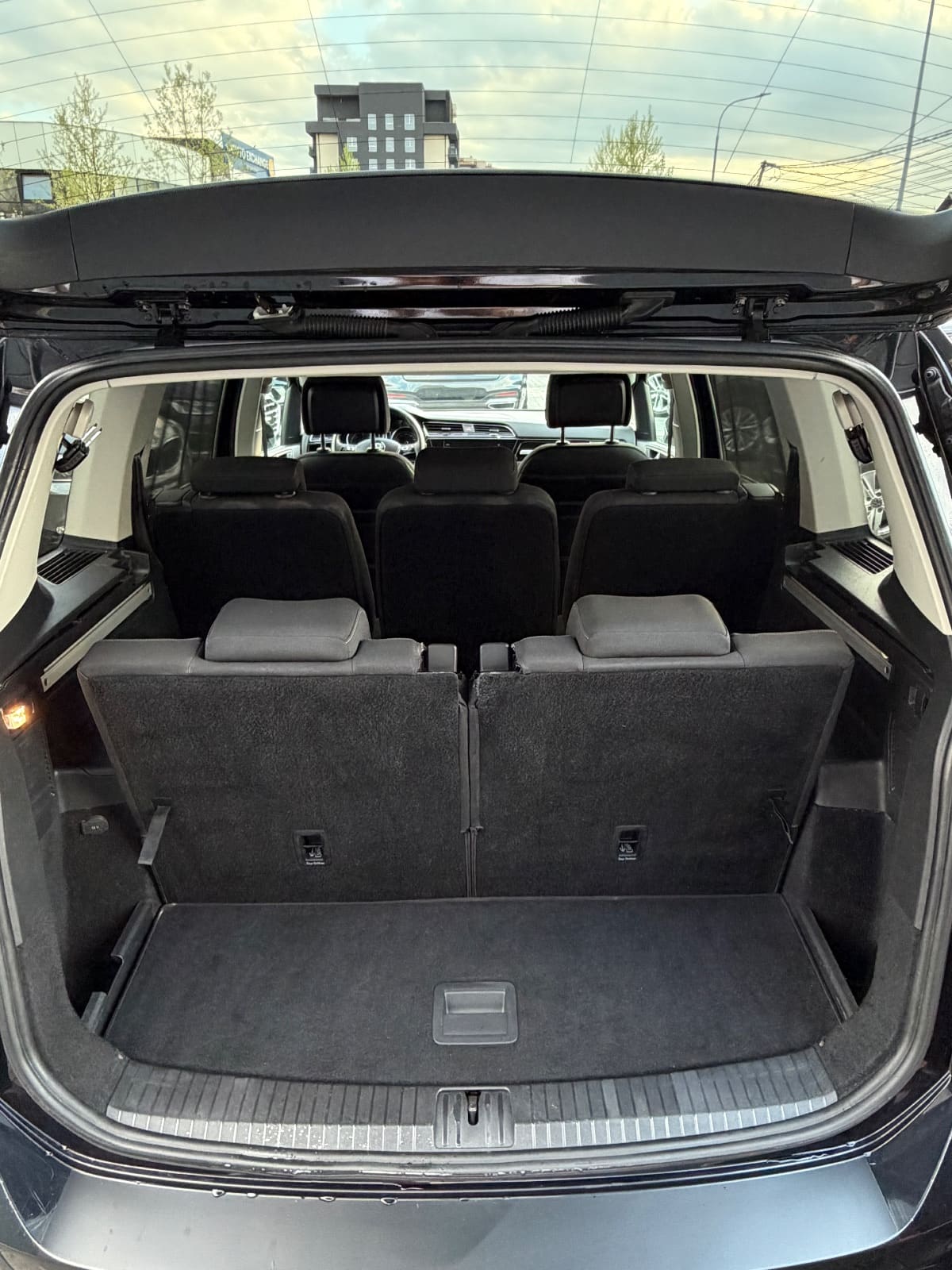 Volkswagen Touran 7 Ulese, foto 13 nga 24