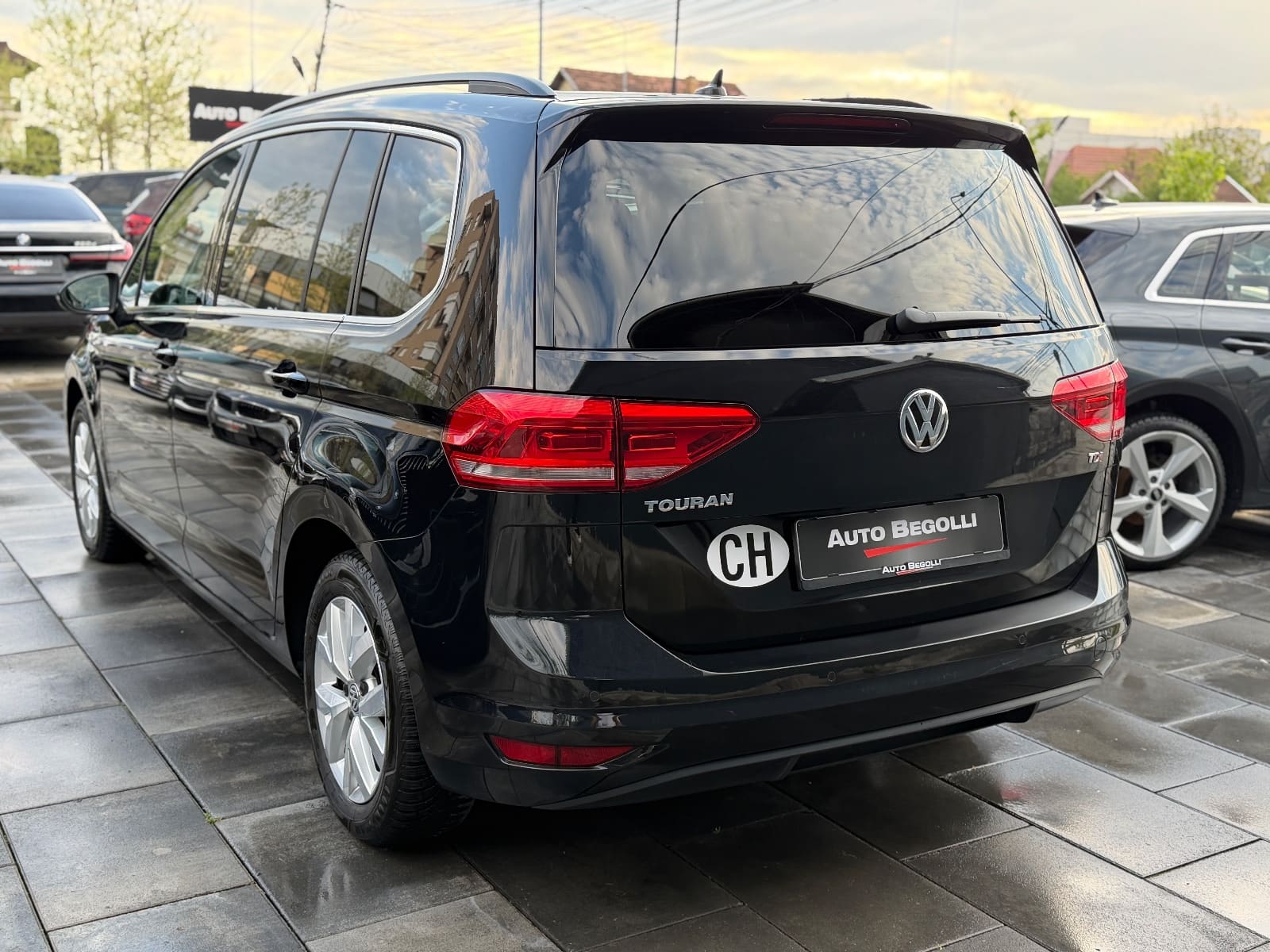 Volkswagen Touran 7 Ulese, foto 5 nga 24