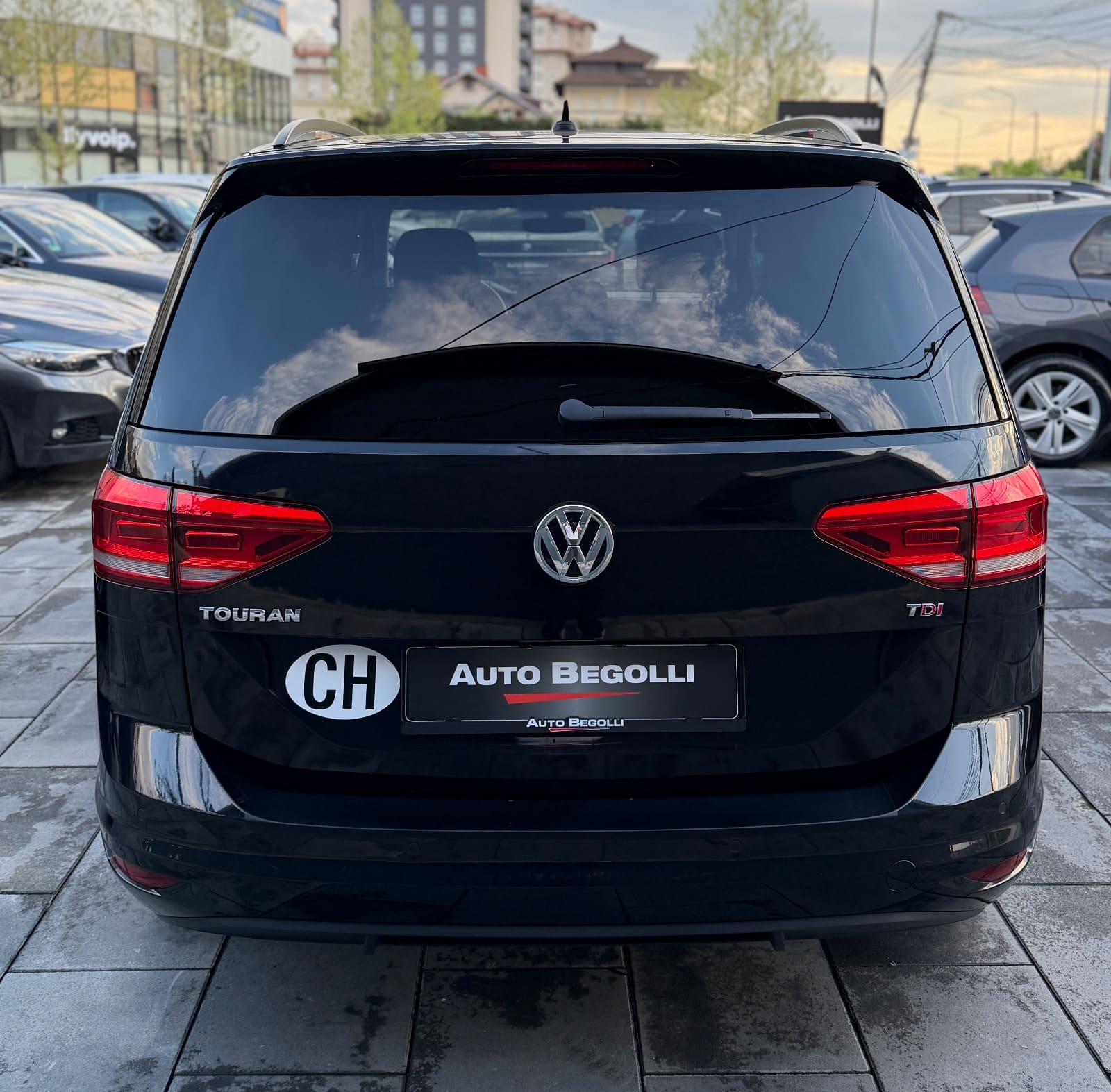 Volkswagen Touran 7 Ulese, foto 10 nga 24