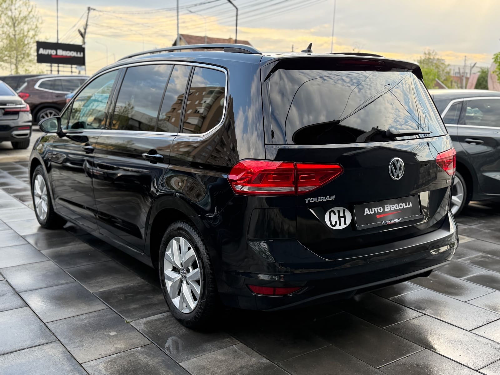 Volkswagen Touran 7 Ulese, foto 6 nga 24