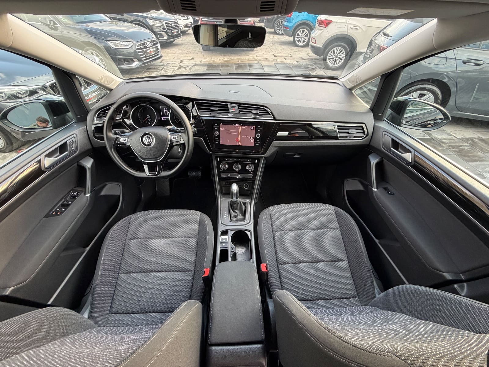 Volkswagen Touran 7 Ulese, foto 12 nga 24