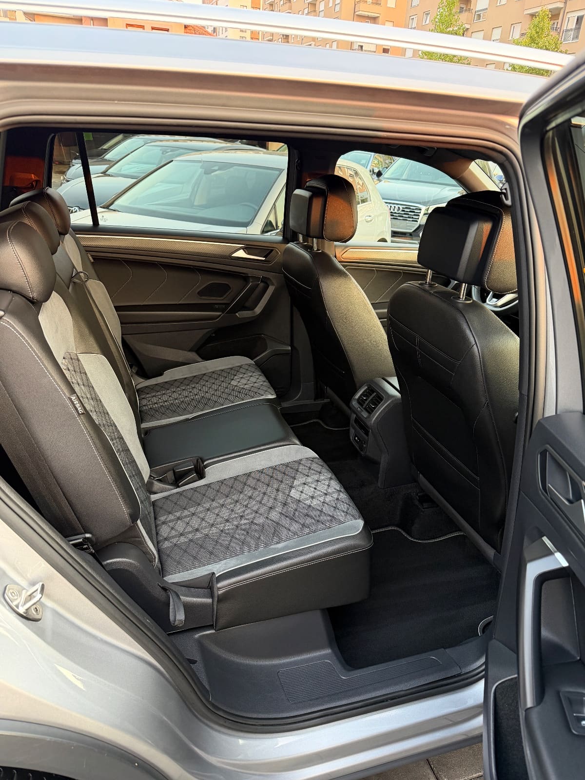 Volkswagen Tiguan 2.0 TDI R Line , foto 12 nga 34