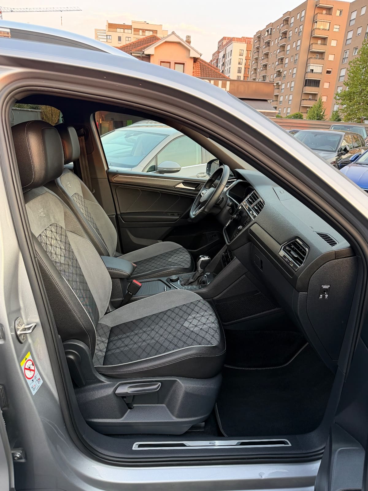 Volkswagen Tiguan 2.0 TDI R Line , foto 14 nga 34