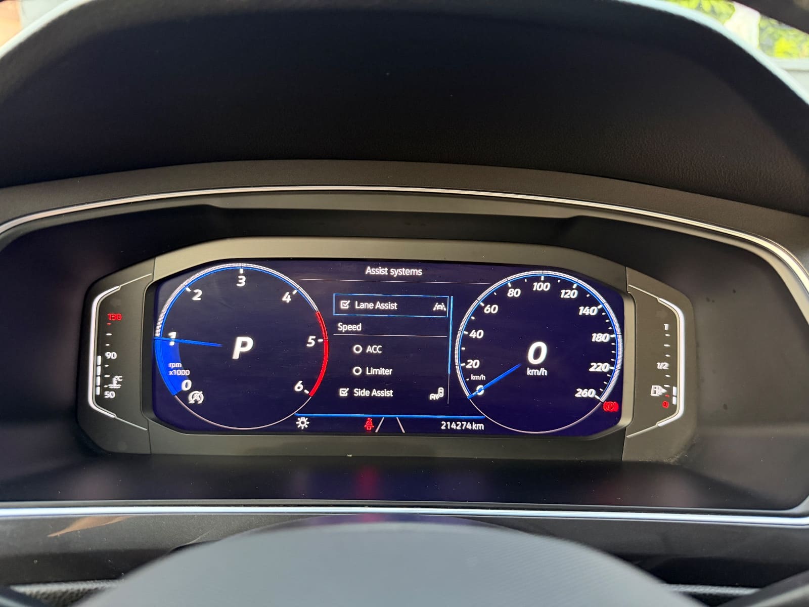 Volkswagen Tiguan 2.0 TDI R Line , foto 30 nga 34