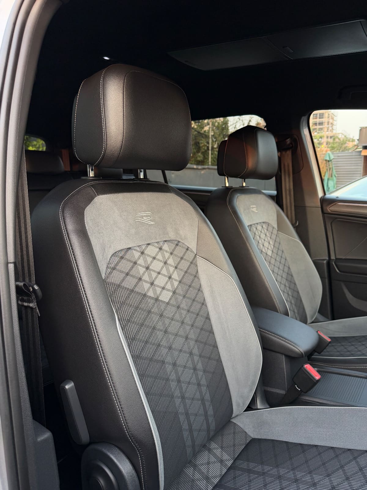 Volkswagen Tiguan 2.0 TDI R Line , foto 13 nga 34