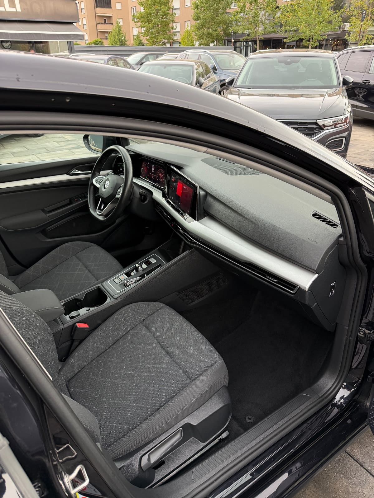 Volkswagen Golf 8 2.0 TDI DSG, foto 13 nga 21